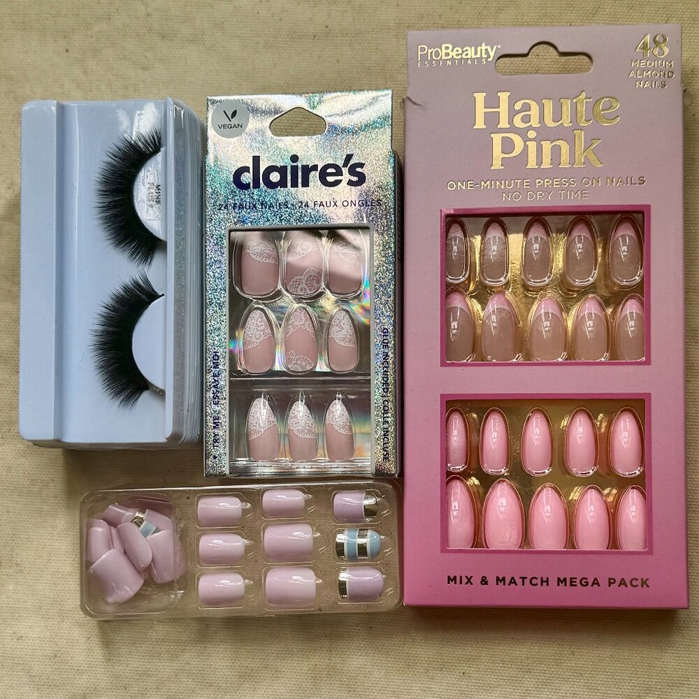 Bundle of 20 Pairs of Mink Lashes & 3 sets of Faux Nails
